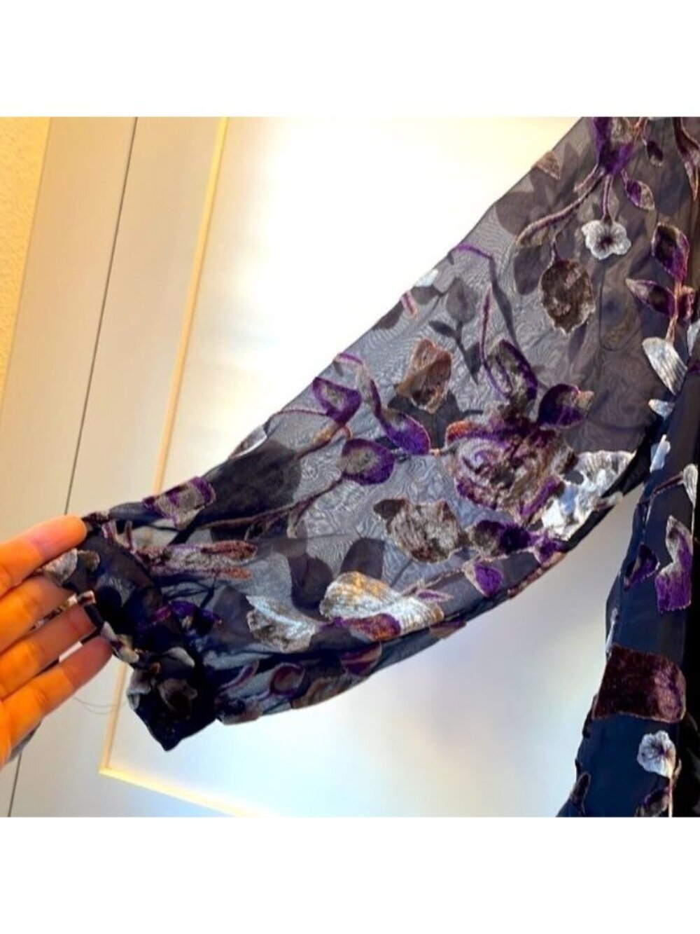 Dalia Off the Shoulder Blouse Floral Print Size: Med. - Picture 3 of 5